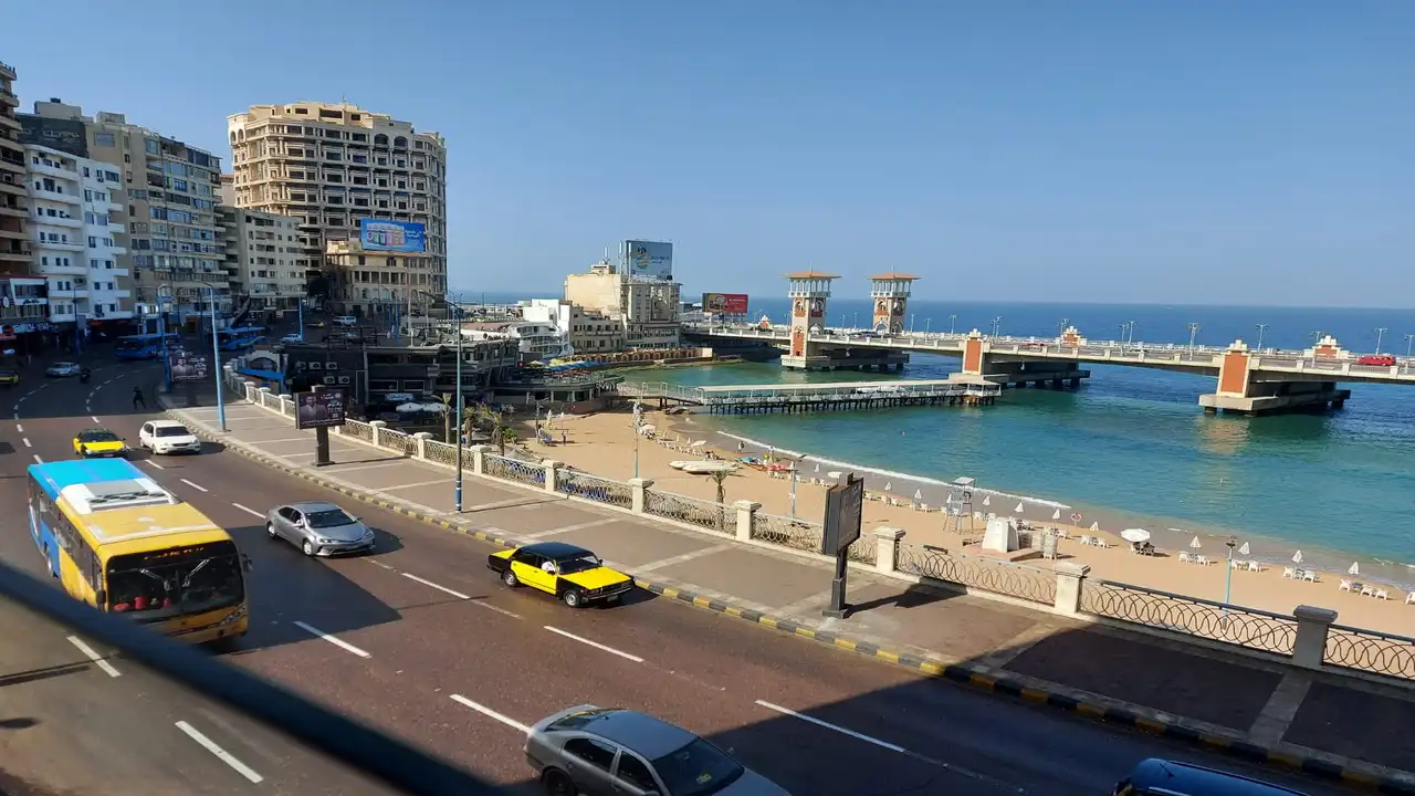 رياح معتدلة وأجواء مشمسة تسيطر على حالة الطقس في محافظة الإسكندرية اليوم